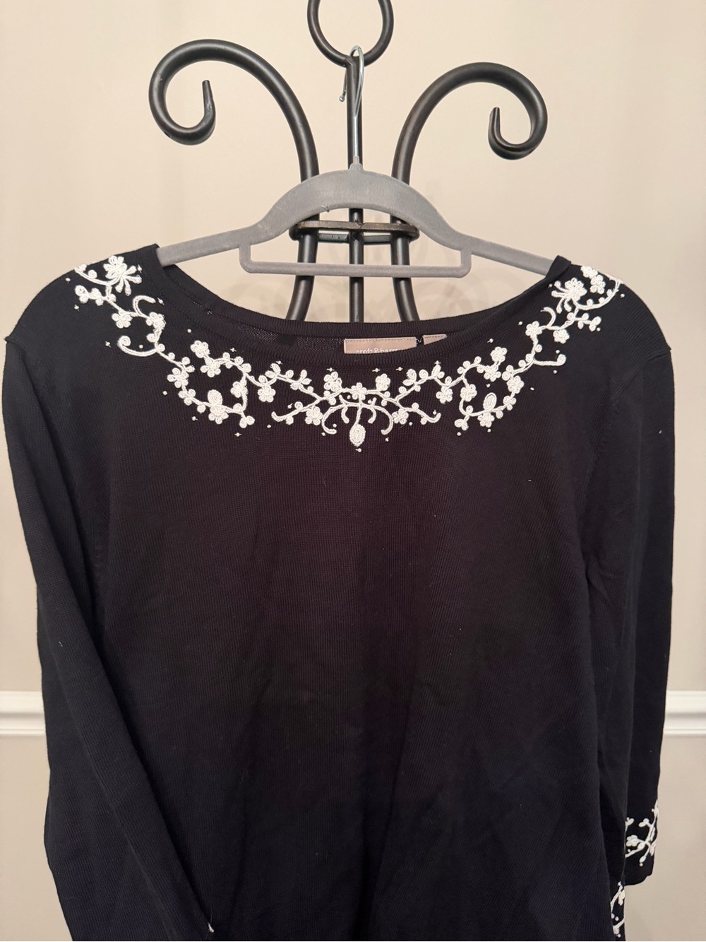 Croft & Barrow Embroidered Floral 3/4 Sleeve Sweater Top Black Large NWT - Picture 4 of 7